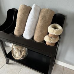 Spa /Entry Way / Magazine Shelf