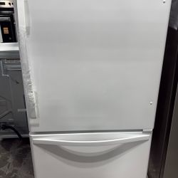 Whirlpool French Door Refrigerator 33 Inch Wide With Reversible Door