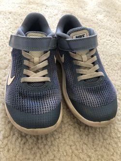 Girls Nike’s. Size 12