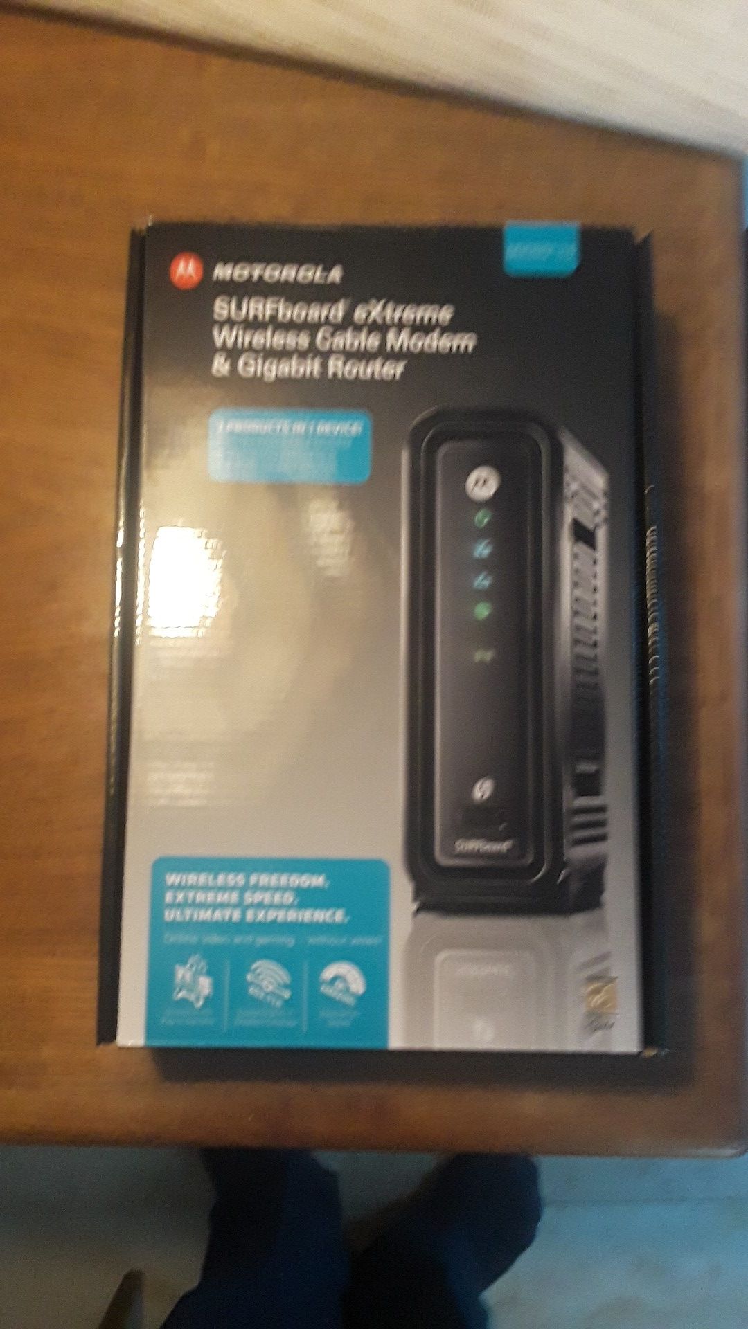 Motorola SURFboard eXtreme SBG6580 Wireless Cable Modem and Gigabit Router