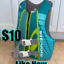 $10 Youth like Jacket Vest Like New 60 to 90 pounds