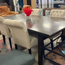 Dining Table W/ 4 Chairs 