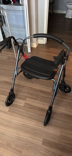 Nova rollator with seat