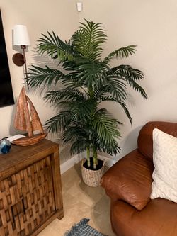 Fake tree w/ flower pot