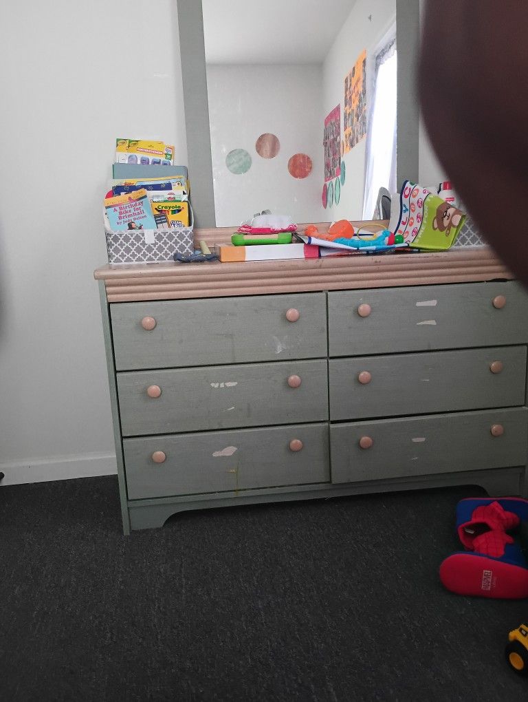 Selling my Son Dresser And Bed