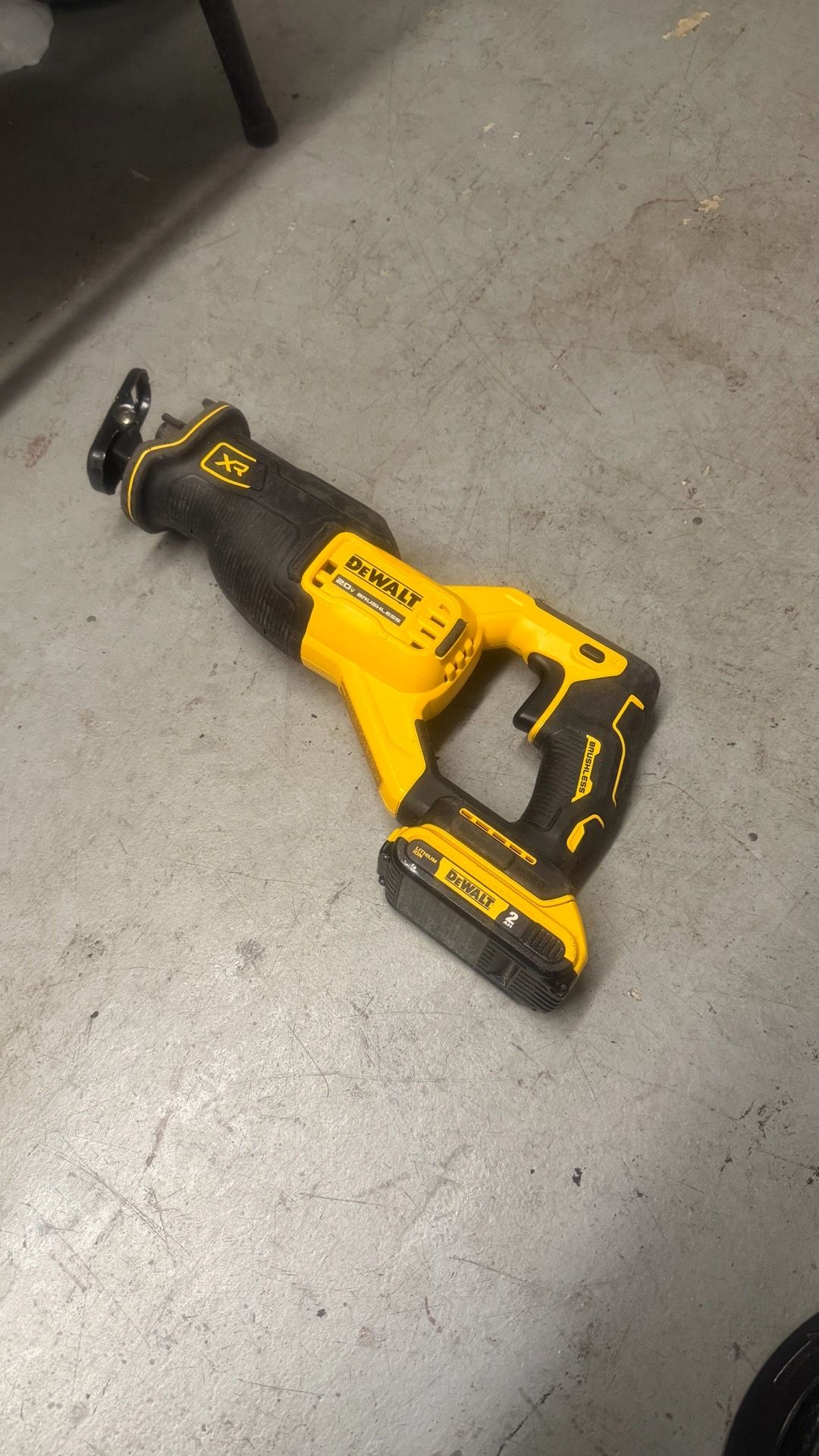 DeWalt DCS382 20V Brushless Cordless Reciprocating Saw (Tool Only)+battery2.ah
