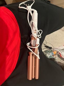 Triple Barrel Hair Waver Curling Iron