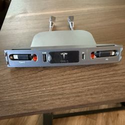 Tesla USB Hub