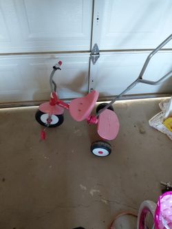 Tricycle Radio Flyer With Storage Tub and Rear Steering Handle