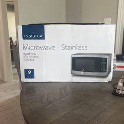 Insignia Microwave Stainless 