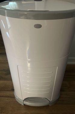 Demie diaper pail
