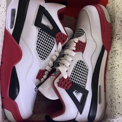 The Nike shoes air Jorden 4 retro size 9:0 color white black and red and it's new and I will give you discount