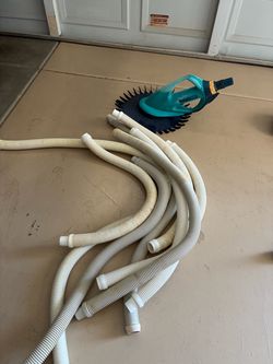 Kreepy Krawling Automatic Pool Vacuum with Vacuum Hoses
