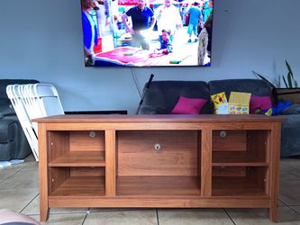 Aiho TV stand