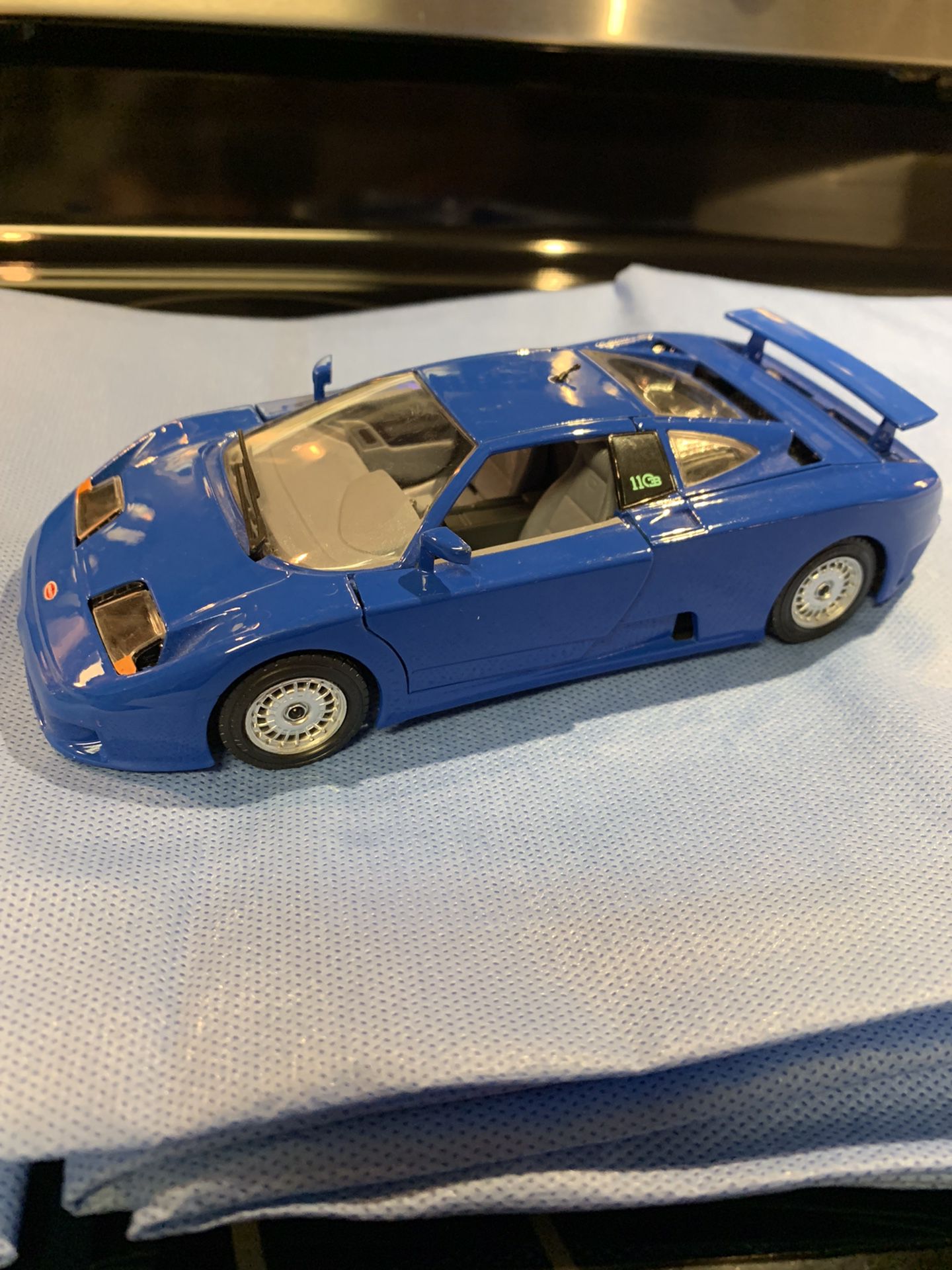Burago 1:18 1991 Bugatti EB 110