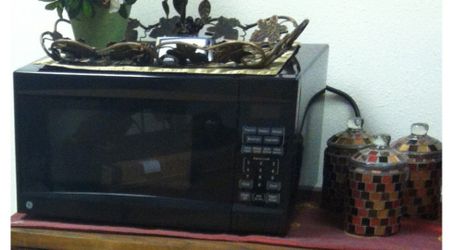 G.E. Microwave. Like New