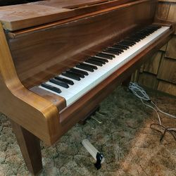 YAMAHA Baby Grand Piano $1500 (Paid $7500)