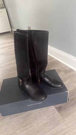 Tommy Hilfiger boots size 7 wide calf
