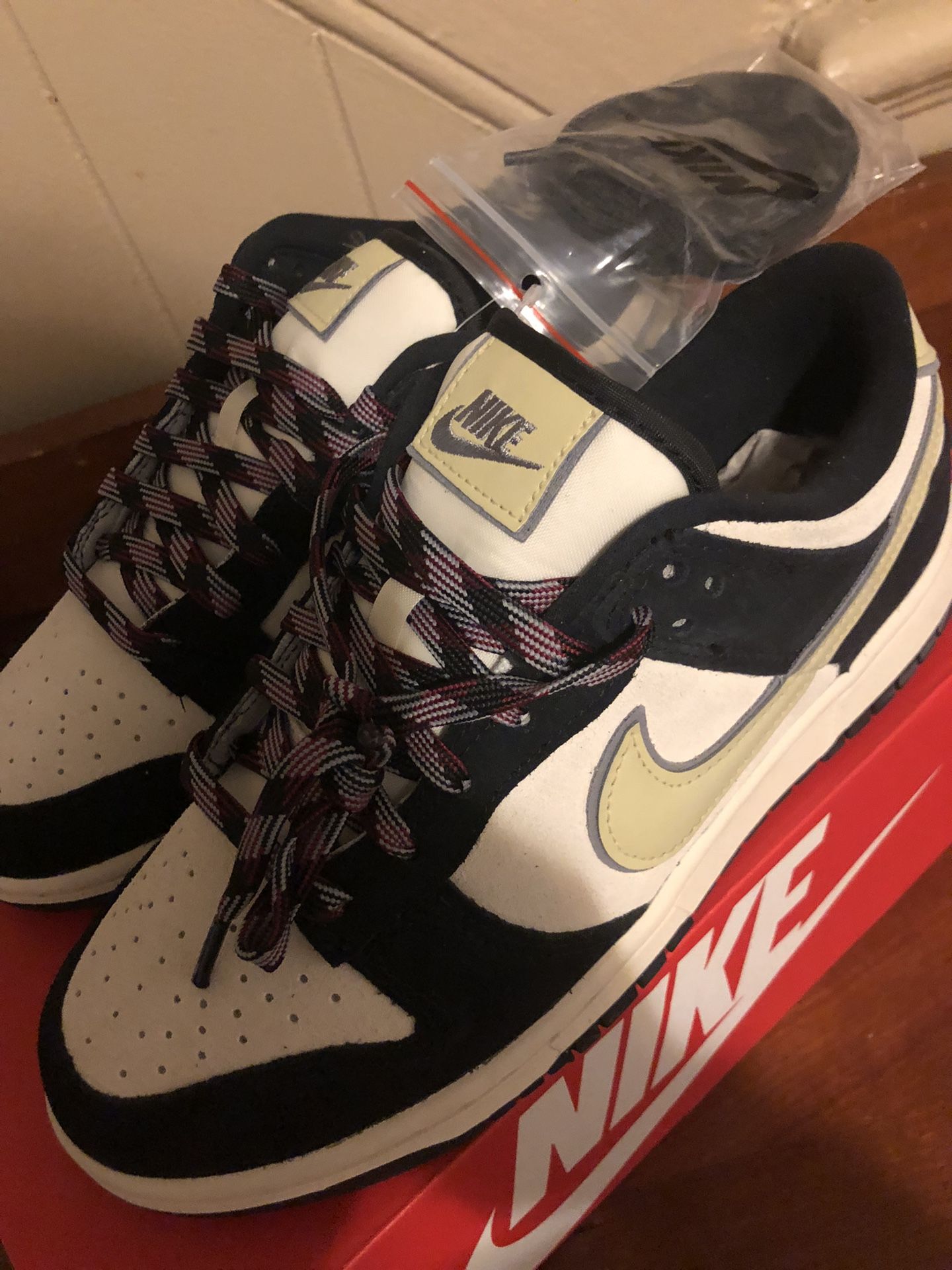 Nike Dunks Low Team Gold