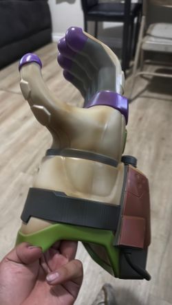 Buzz hand