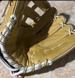 Marucci glove 12 inch