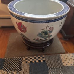 Large Orientle Fishpot