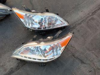 2013-2015 Lexus ES350 headlights Xenon with all the accessories.