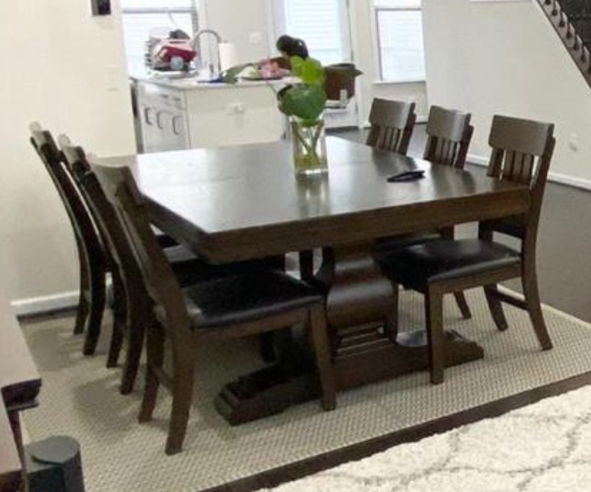 Solid Wood Expandable Dinning Table & 8 Chairs 