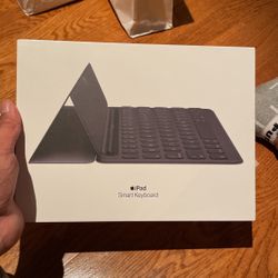 iPad Smart Keyboard (Charcoal Grey)