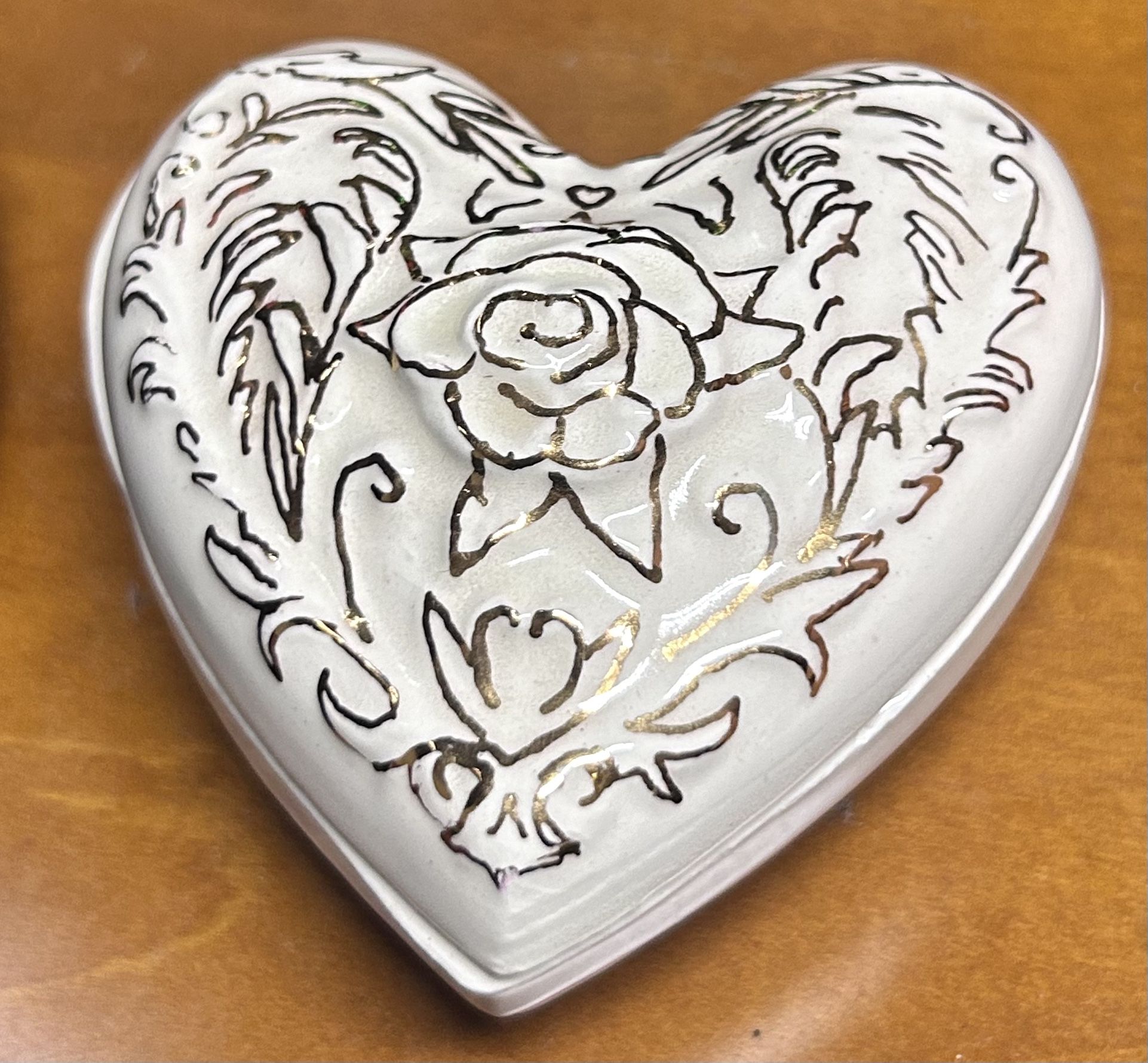 Vintage Ceramic cream/gold heart trinket box
