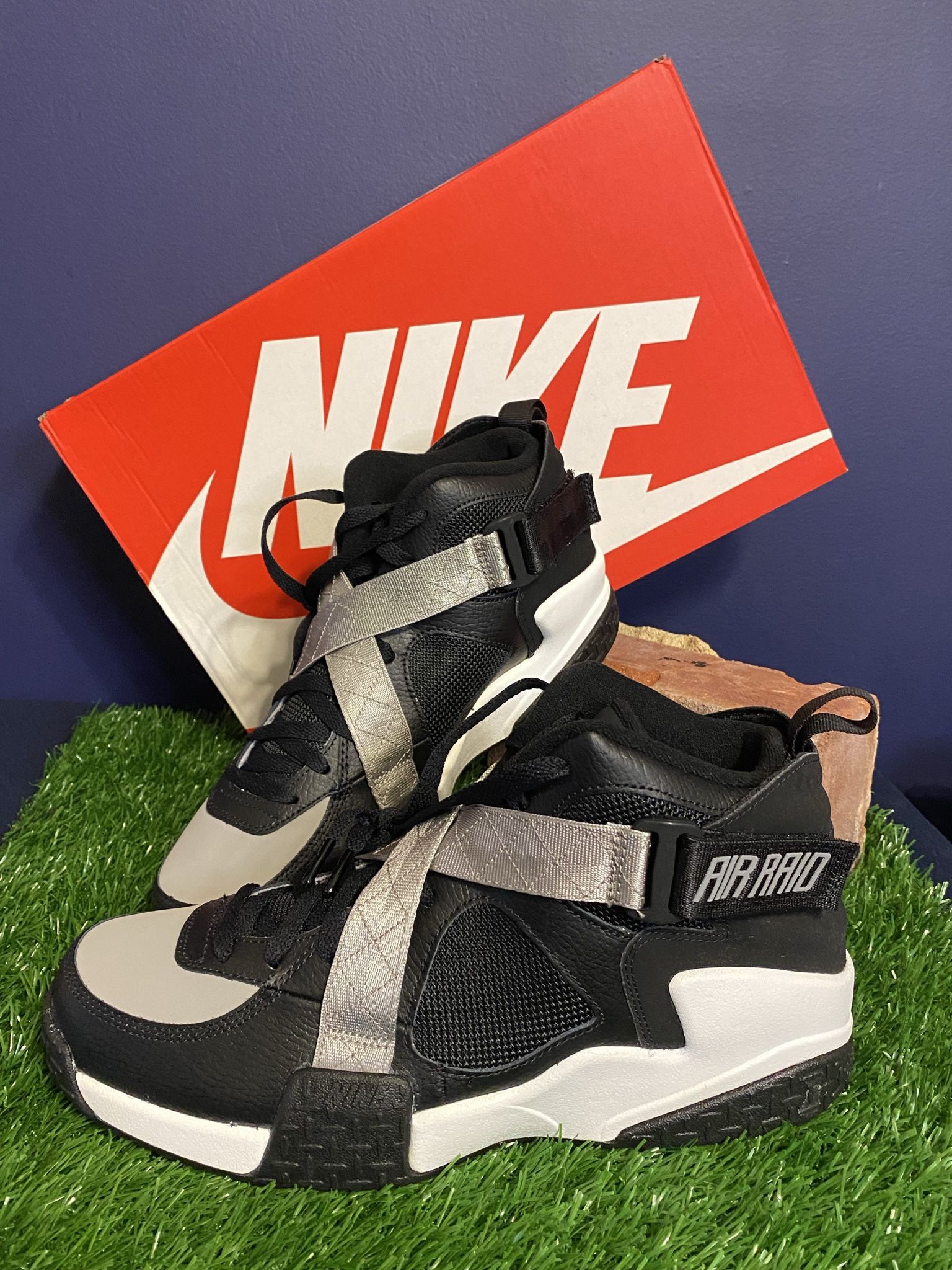 Nike Men's Air Raid OG 2020 Black/Wolf Grey/White sz 10.5  [DC1412-001]Deadstock for Sale in Yonkers, NY - OfferUp