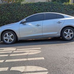 Volvo S60 T5 Luxurious and sporty Volvo 2012
