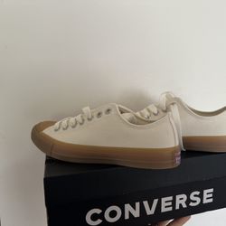 Converse 8.5 Men’s. / 10.5 Women’s 