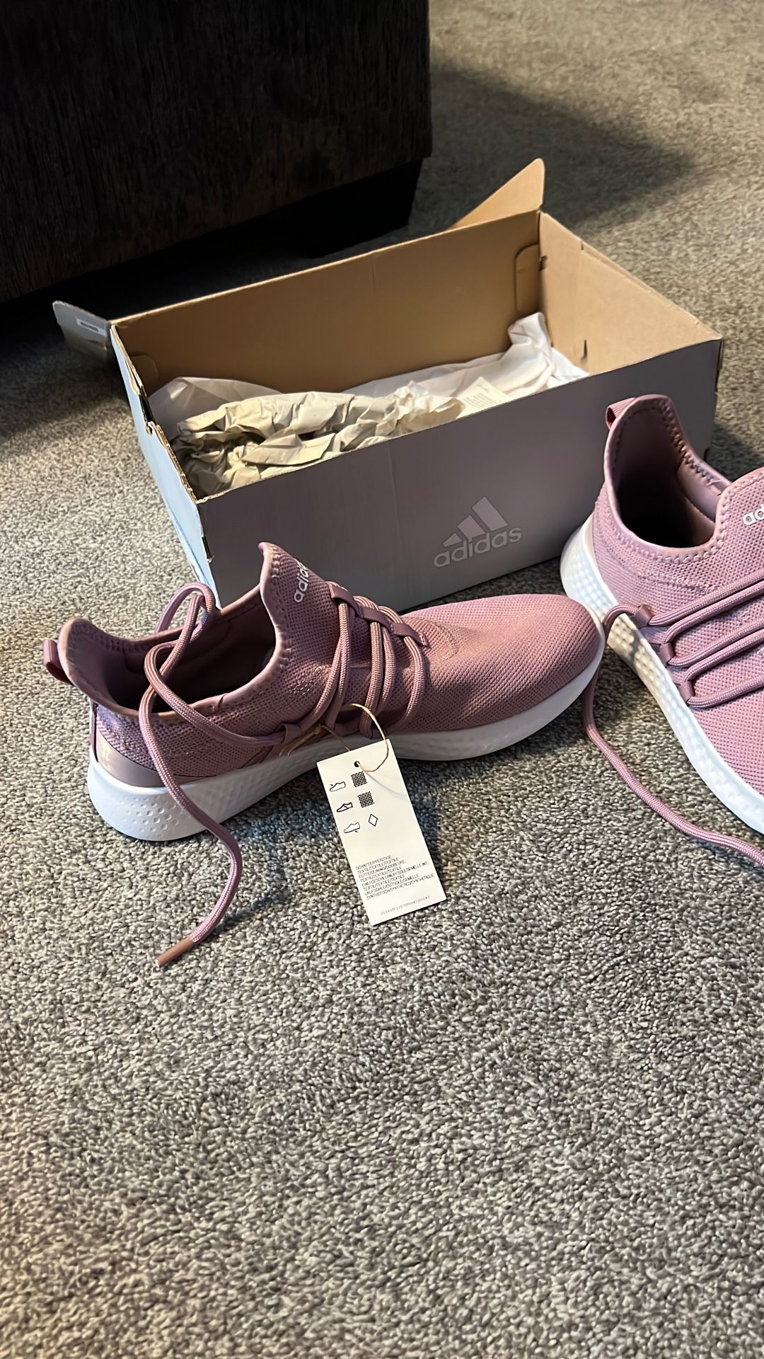 New Size 10 Adidas Tenna Shoes