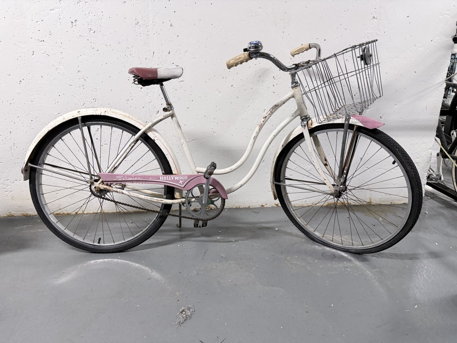 Vintage 1970s Schwinn Hollywood Bicycle – Mostly Original Parts!