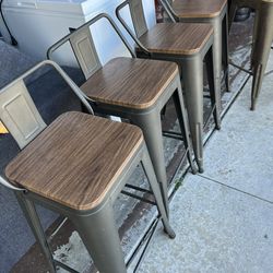 6 Bar Stools
