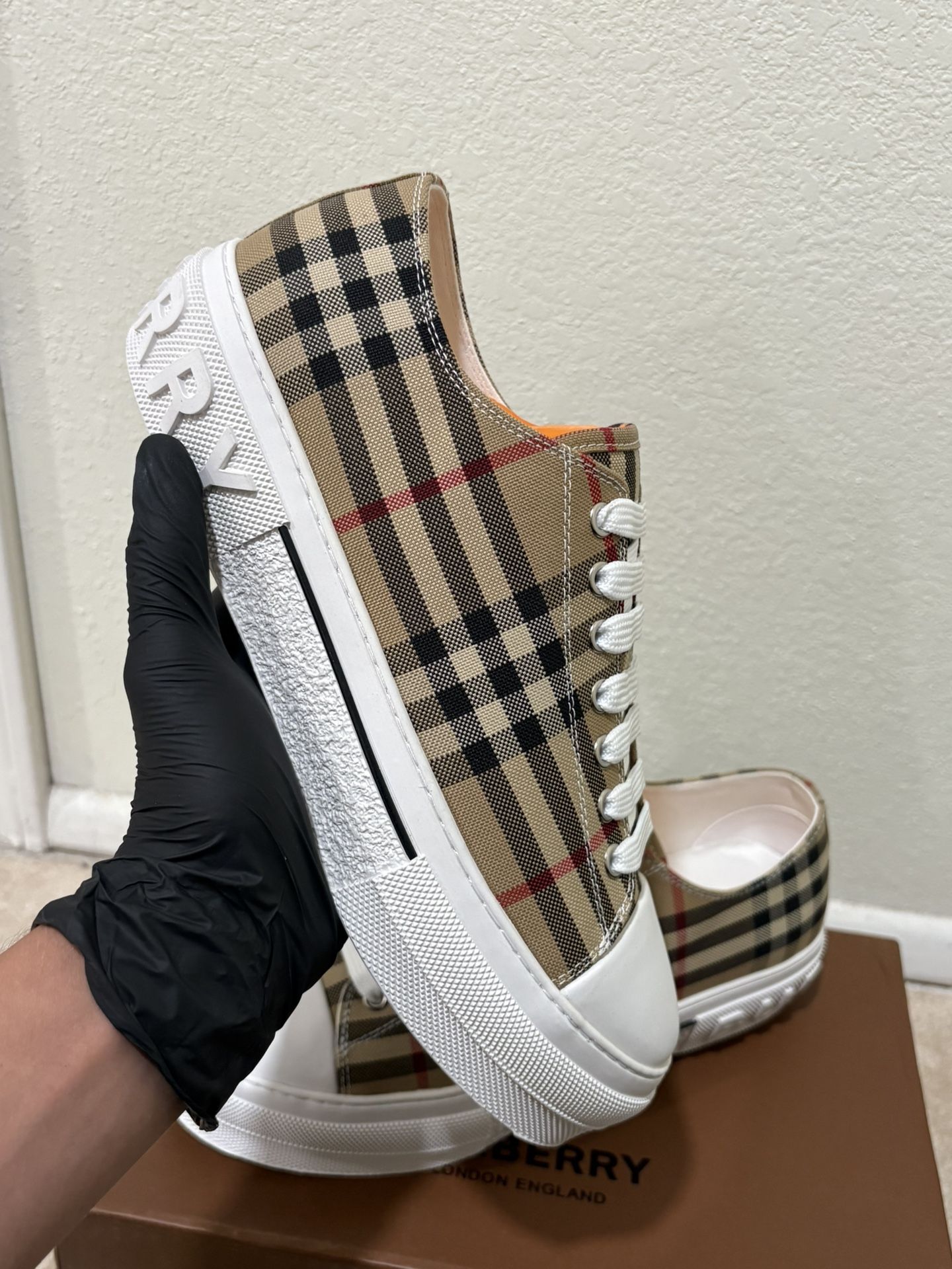 Burberry Converse 
