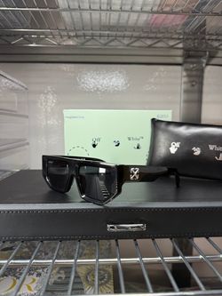 Off-White Black Sunglasses with Case