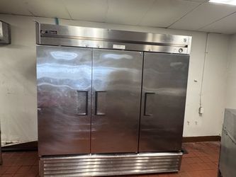 True 3-Door Commercial Refrigerator – T-72