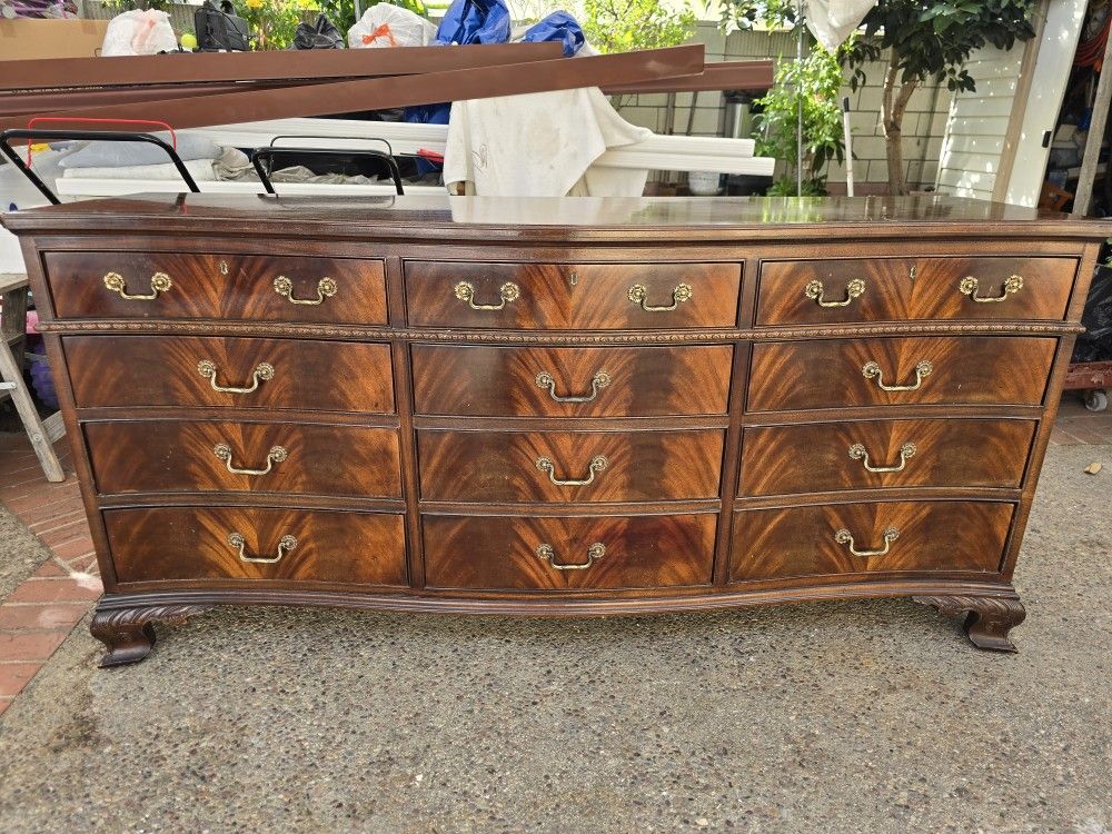 Henredon Vintage Dresser Set - Solid Wood Furniture