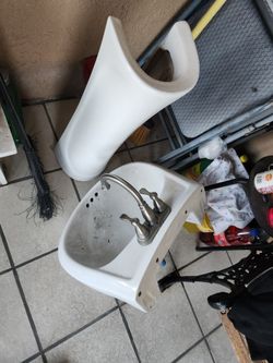 Pedestal Sink