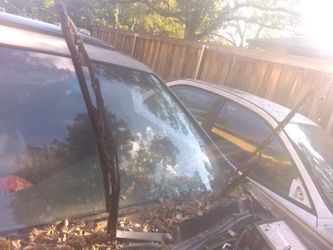 Nissan Altima 98 to 01 windshield wipers arm