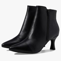 Clarks Collection Women's Kataleyna Glow Ankle Boot  booties new in box size 9.5