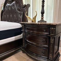 Queen Size Bedroom Set 