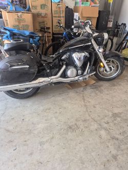 2007 Black Yamaha V-Star 1300cc