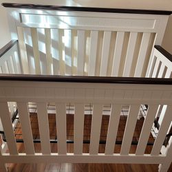  Baby Crib With The Mattress 