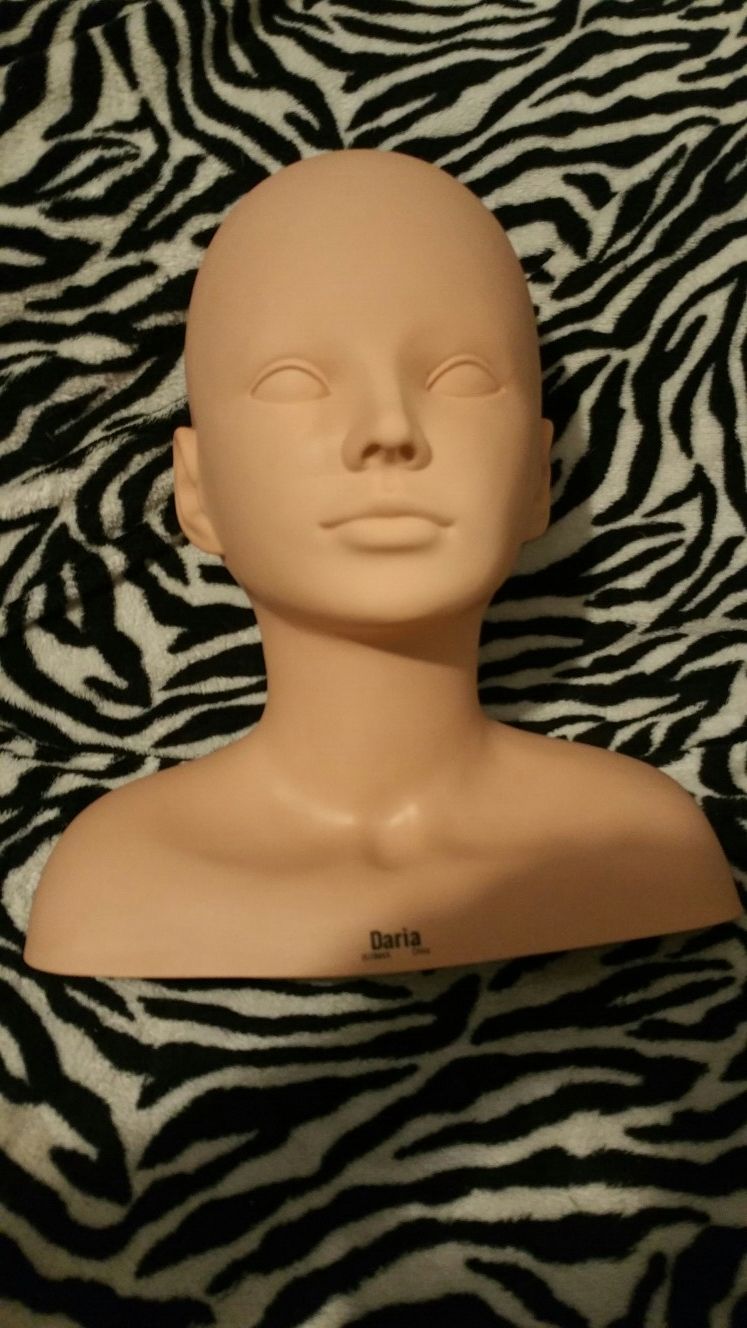 Esthetician mannequin head