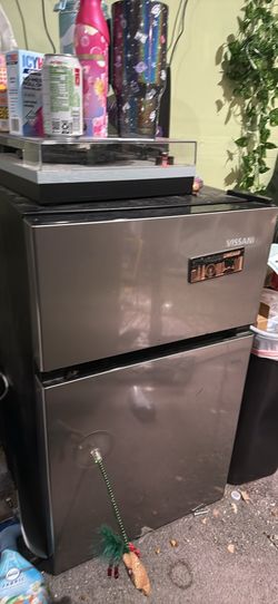 3.1 cu ft Vissani Fridge