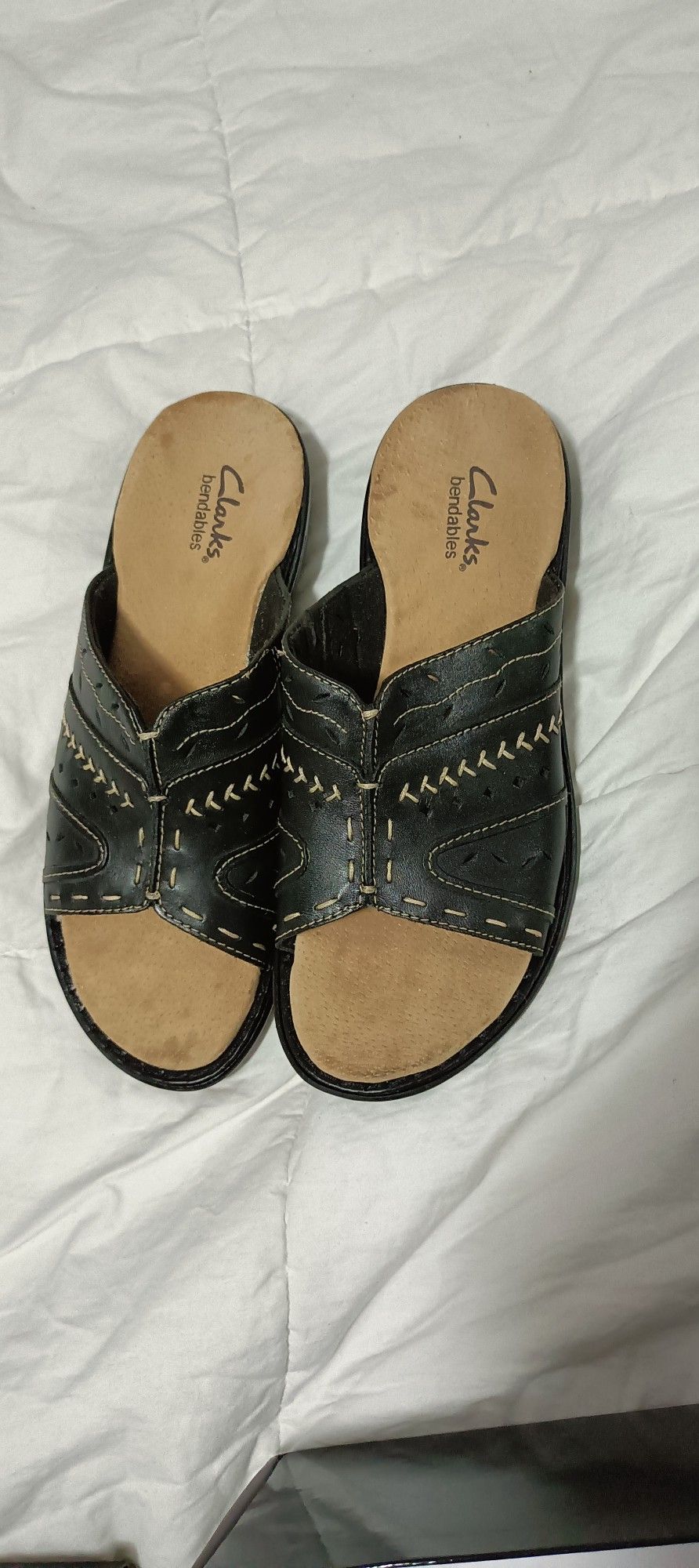 Clarks Bendable Slide On Sandals. Size 7.5 M