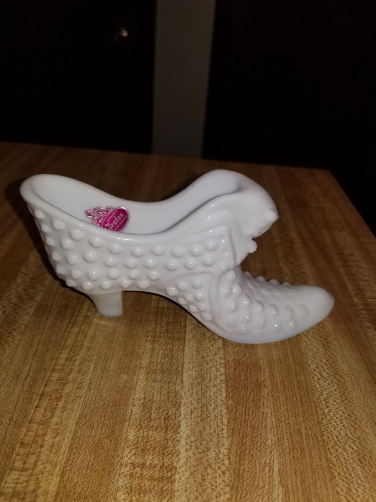 Vintage Fenton Hobnail Milk Glass Miniature Show w/Cat